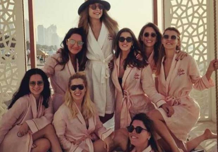 Mina basaran y sus amigas