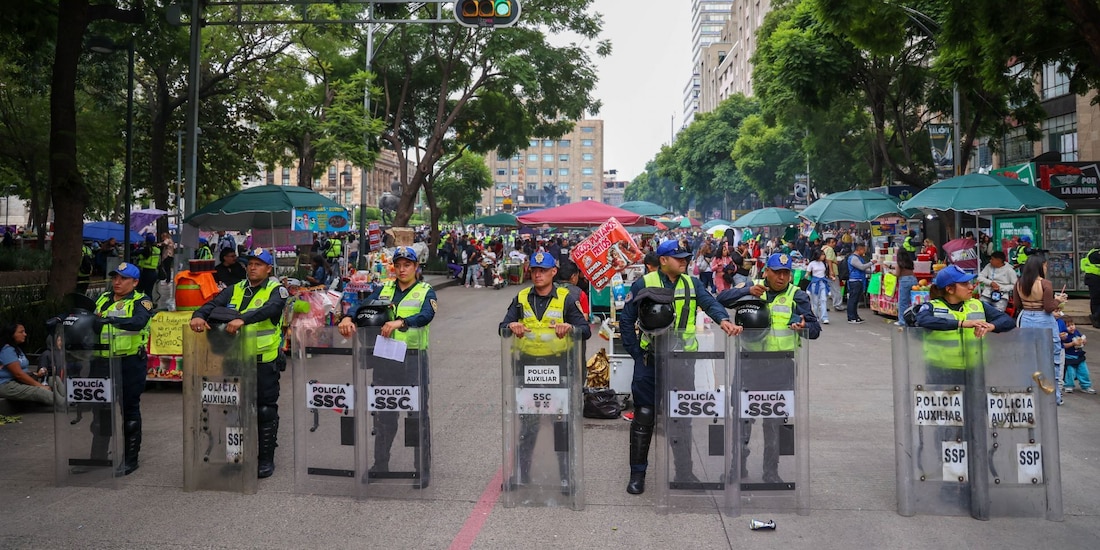 Bloqueo de comerciantes en las inmediaciones de la Alameda Central