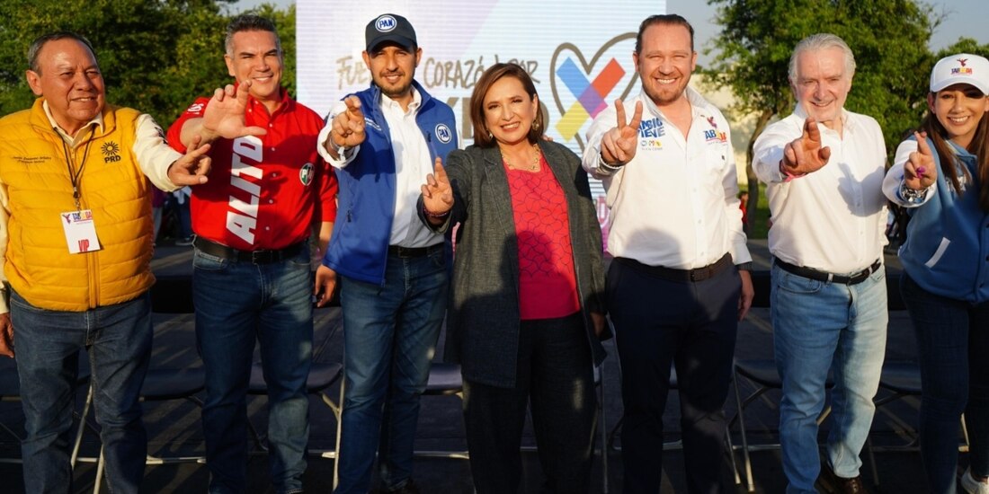 Xóchitl Gálvez en reunión con simpatizantes en el Parque Bicentenario, en la alcaldía Miguel Hidalgo.