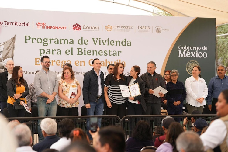La presidenta Claudia Sheinbaum Pardo encabeza la entrega de viviendas del programa "Vivienda para el Bienestar" en Monclova, Coahuila.