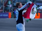 Brad Pitt ondea la bandera de México en el Gran Premio de la Ciudad de México