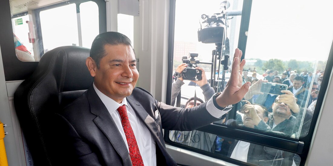 El Gobernador de Puebla, Alejandro Armenta.