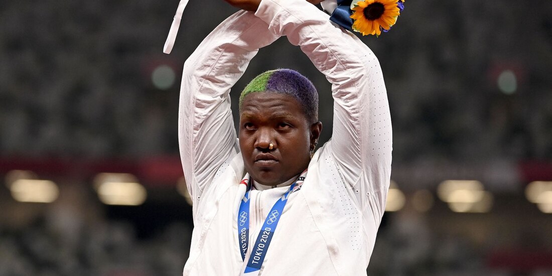 Raven Saunder en los Juegos Olímpicos de Tokio 2020.