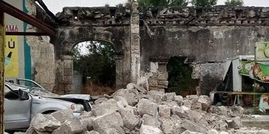 El derrumbe de un inmueble histórico en el municipio de Cerralvo, Nuevo León, ocasionó la muerte de dos personas.