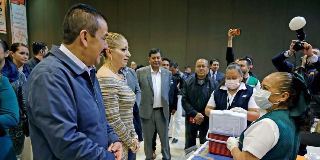 Gobierno del Edomex aplica más de 103 mil vacunas contra sarampión a maestras y maestros.