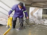 Aspecto de las inundaciones causadas por lluvias en colonia Azteca, Venustiano Carranza, CDMX, en imagen de archivo.