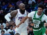 LeBron James durante un partido de pretemporada de la NBA entre 76ers y Celtics.