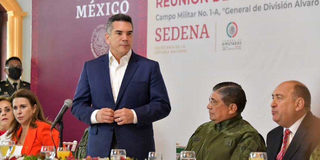 Bancada del PRI se reúne con titular de la Sedena