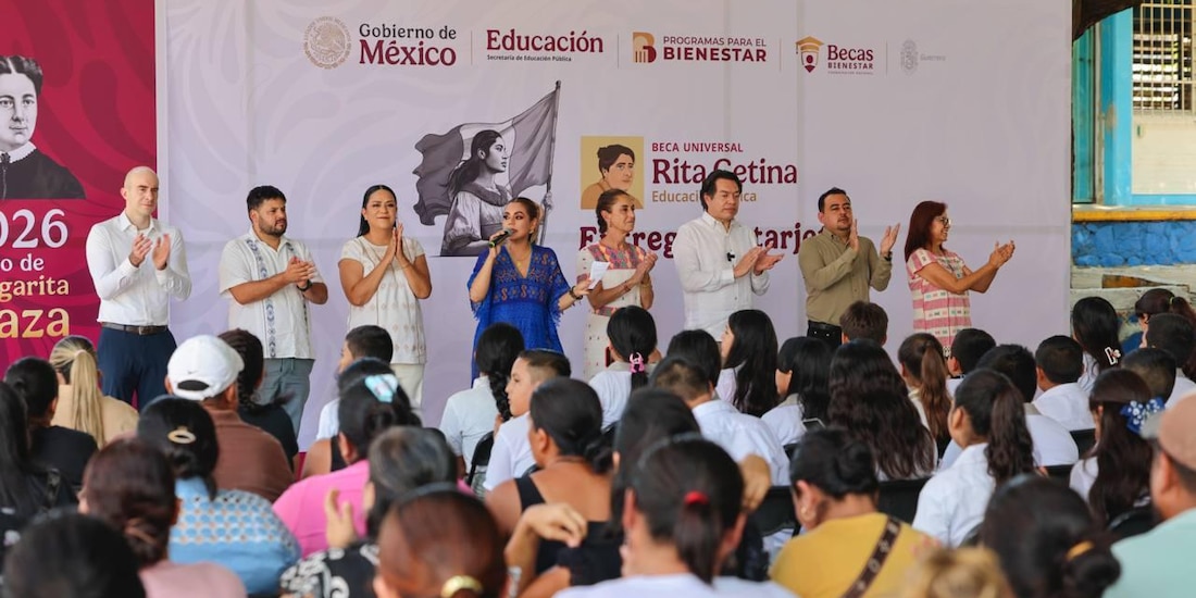Al centro, la Presidenta Claudia Sheinbaum y la gobernadora de Guerrero, Evelyn Salgado.