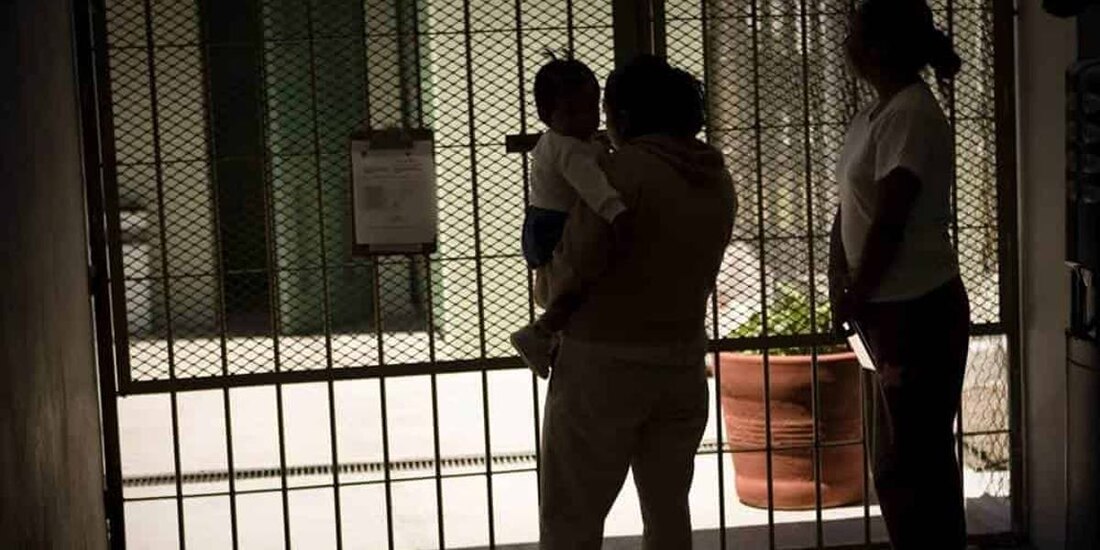 La pandemia obligó a varias madres a estar más lejos de sus hijos.