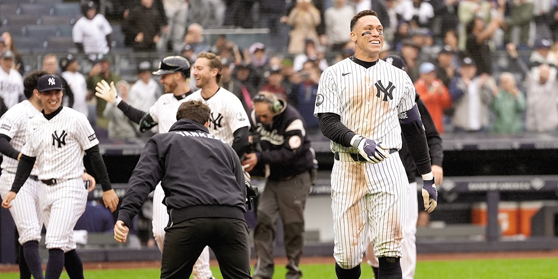 El serpentinero reacciona tras conectar un jonrón de dos carreras con el conjunto de Nueva York, ayer.
