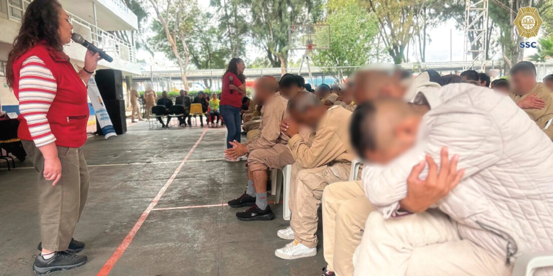 Reos durante una plática por el Día Mundial de la Salud Mental, en octubre de 2024.