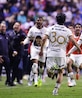 Futbolistas de Pumas festejan un gol en el Apertura 2025.
