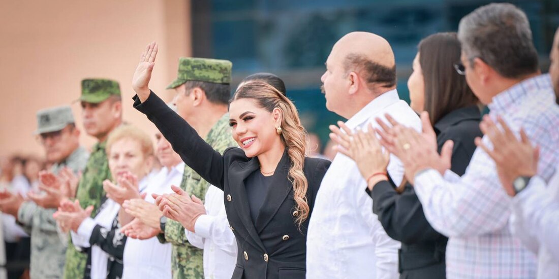 En el lugar, la Gobernadora Evelyn Salgado saluda.