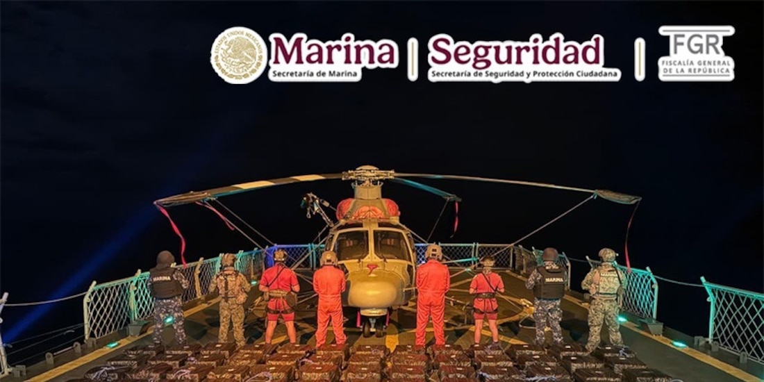 Elementos de la Marina aseguraron casi tres toneladas de presunta cocaína frente a Oaxaca.