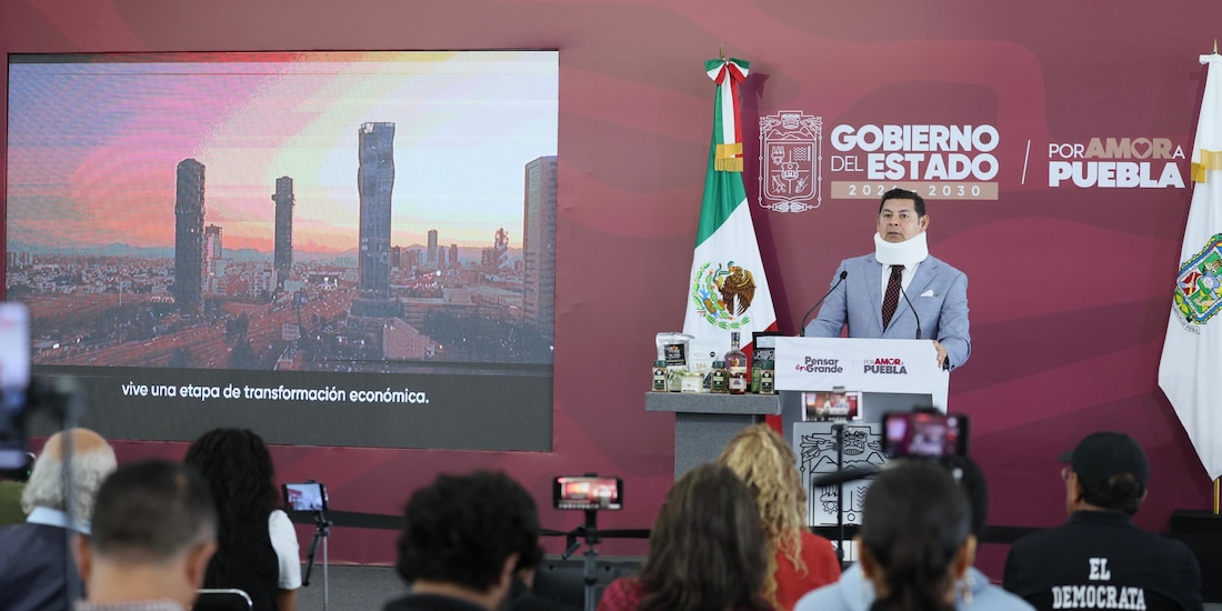 El Gobernador constitucional de Puebla, Alejandro Armenta.