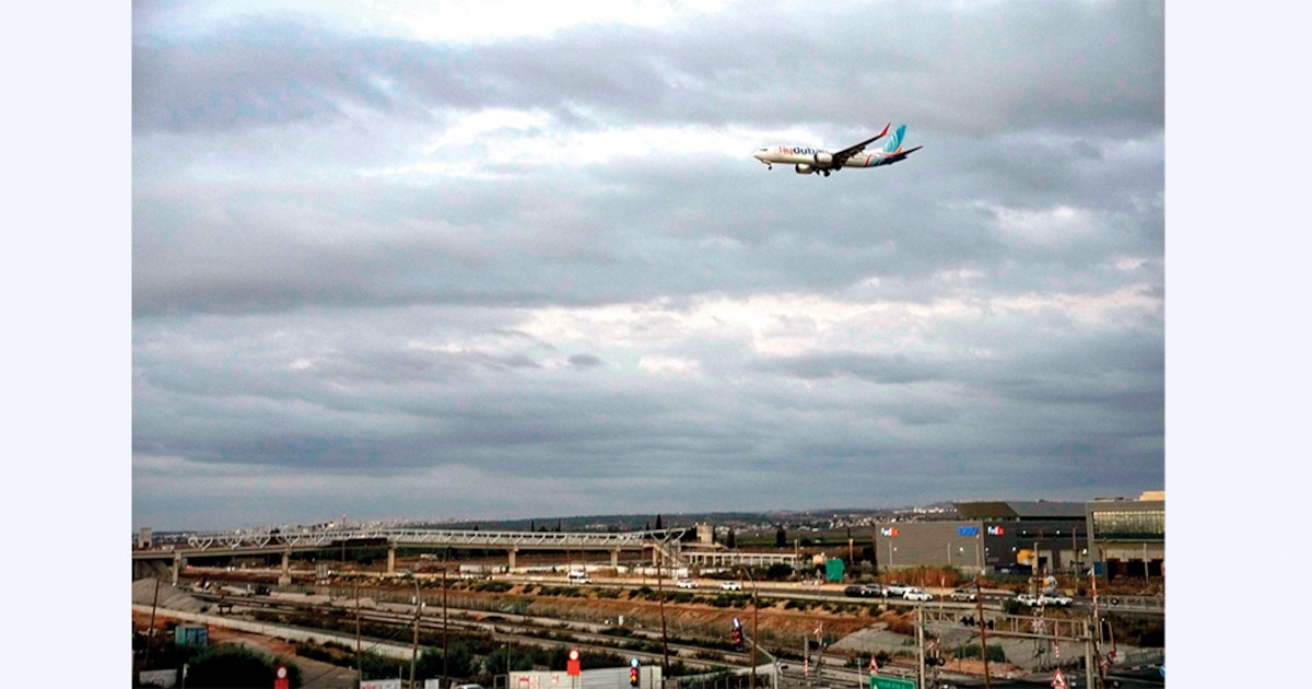 Someten a piloto que apuñaló a otro en vuelo a Israel; ven terrorismo
