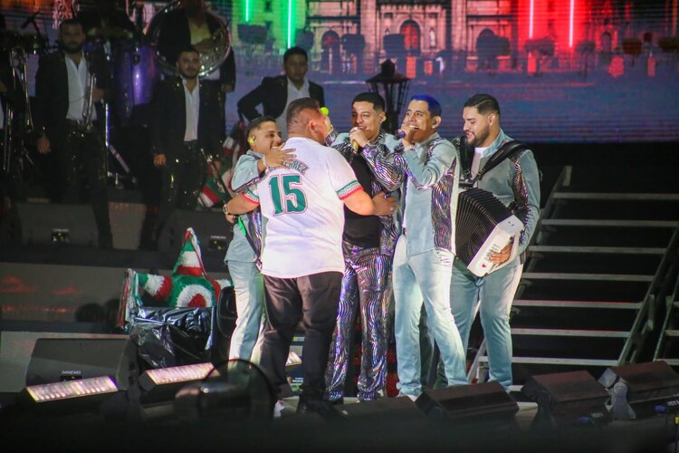 Grupo Firme tocó casi tres horas en el Zócalo