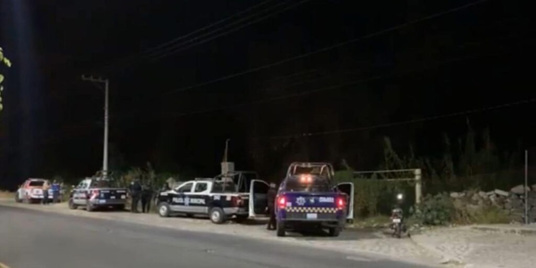 Elementos del orden del estado de Guanajuato acordonaron el paraje en donde aparecieron los restos, ayer.