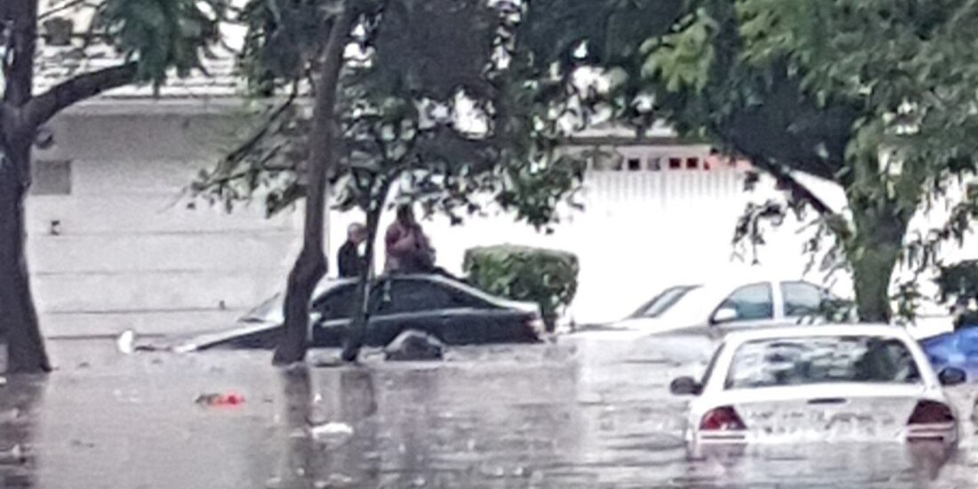 Hubo zonas en las que el nivel del agua de lluvia alcanzó los 40 centímetros