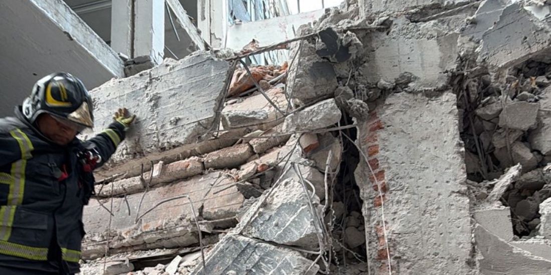 ‘Esto se convirtió en un sándwich’, así sucedió el derrumbe de un edificio en San Antonio Abad.