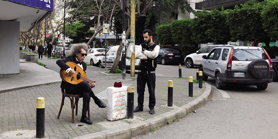 Un músico de oud desplazado de los suburbios del sur de Beirut, el martes.