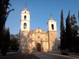 Como en otras comunidades, la Iglesia, dedicada a Santa María Magdalena, se erige como un símbolo de identidad