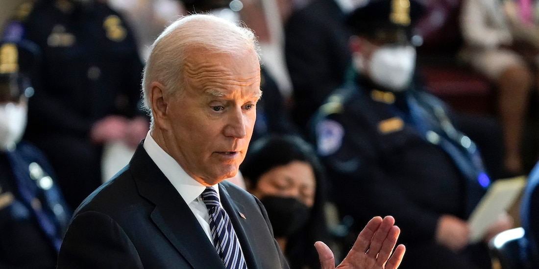 El presidente Joe Biden dijo el sábado que aumentará el límite en la cifra de refugiados admitidos este año en Estados Unidos