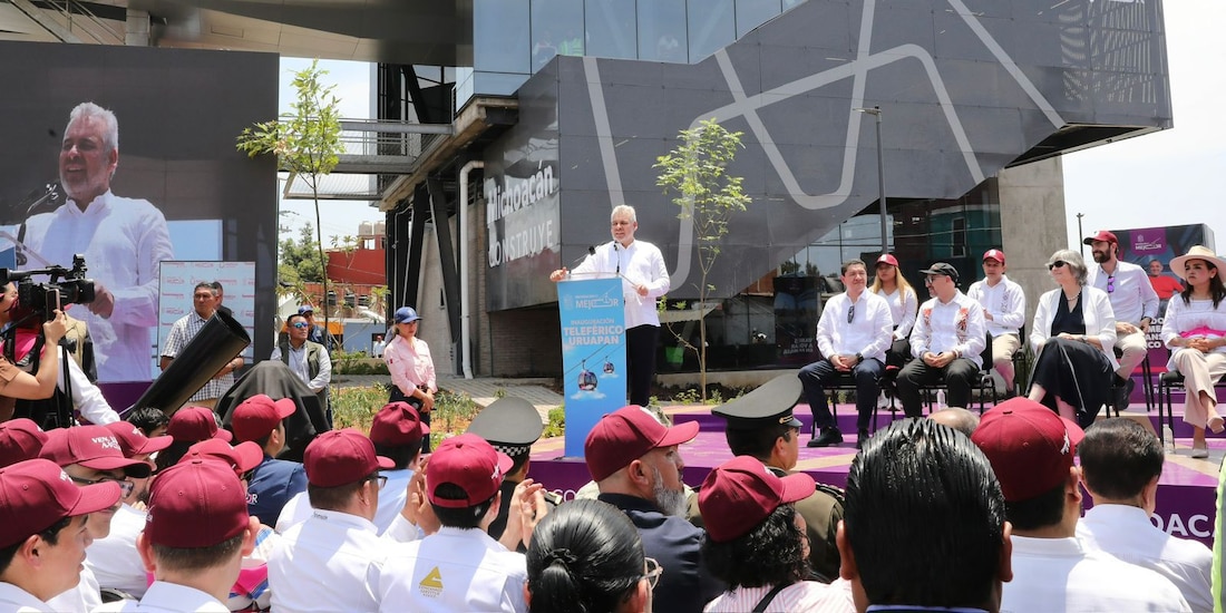 Gobernador Alfredo Ramírez Bedolla inaugura teleférico de Uruapan, Michoacán.