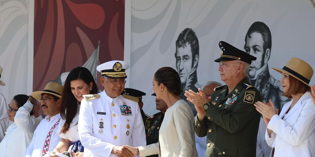 Almirante Raymundo Pedro, titular de la Marina, reconoció a Claudia Sheinbaum por ser la primera mujer en dirigir a sus elementos.