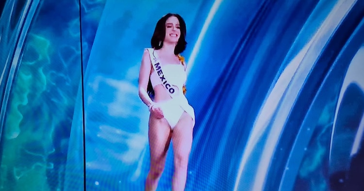 Fátima Bosch en traje de baño en Miss Universo 2'25