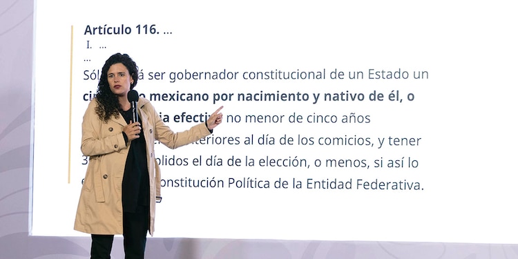La consejera jurídica del Ejecutivo, Luisa Alcalde, ayer, en conferencia de prensa.