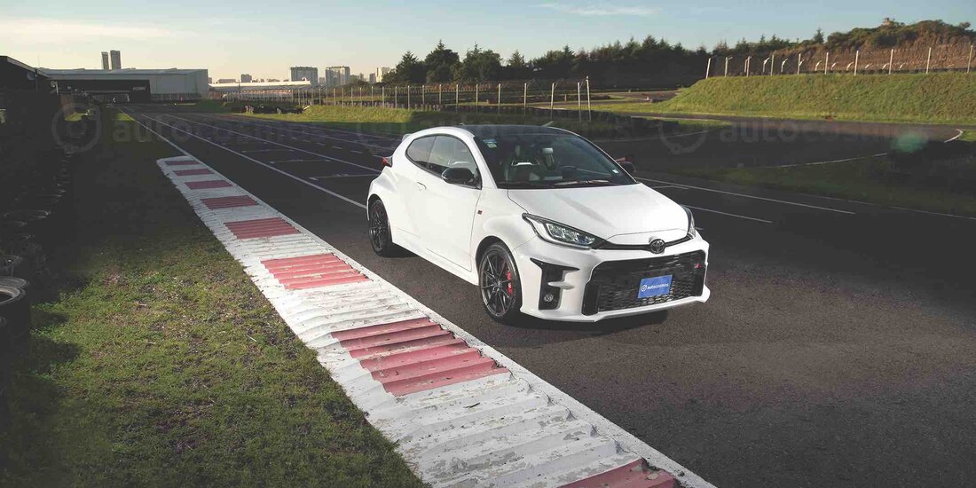 Su precio en el país es de 799,900 pesos.