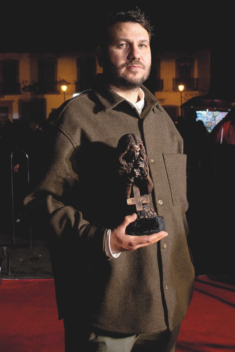 Edgar Nito, con su premio Alucarda a Mejor Director.