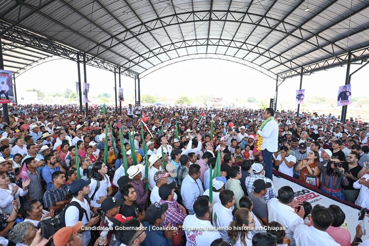 El candidato se presentó en Las Rosas.