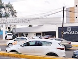 ASPECTO de la funeraria donde fueron velados ayer el tecladista
y su familia.