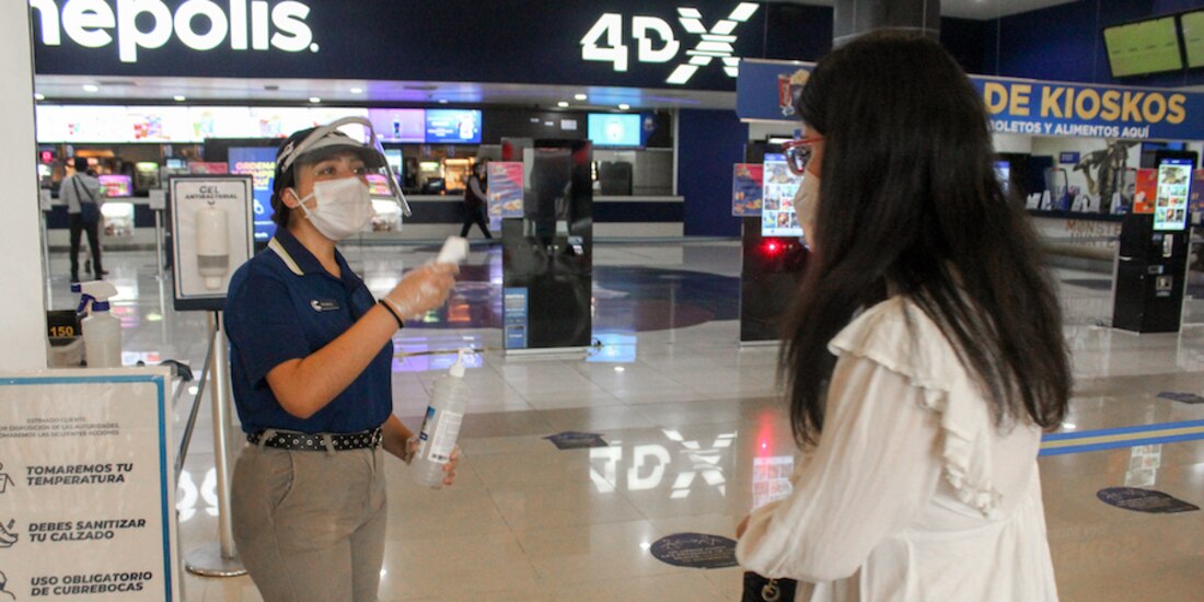 Joven, en Forum Buenavista.