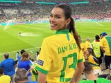 Joana Sanz, esposa de Dani Alves, durante un partido de Brasil en el Mundial de Qatar 2022.