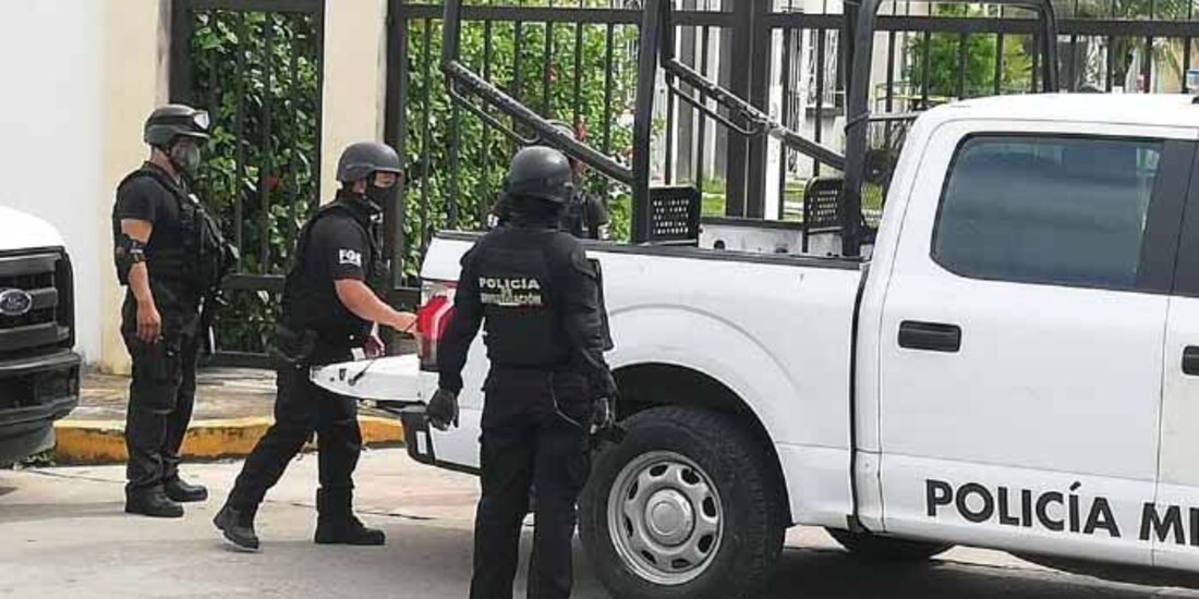 Elementos de la Fiscalía de Quintana Roo acuden al fraccionamiento Vista Real.