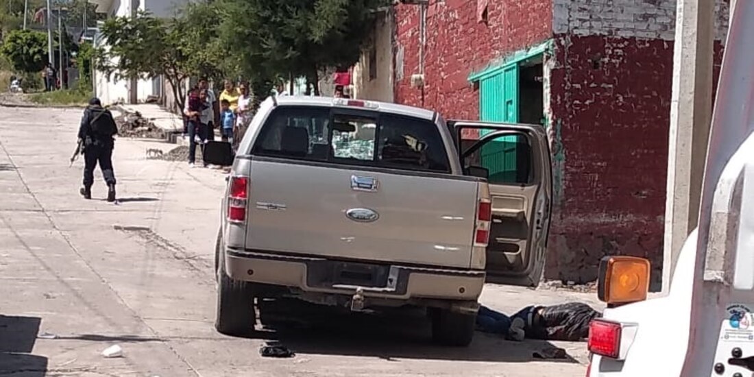 Algunas de las víctimas intentaron refugiarse debajo de una camioneta