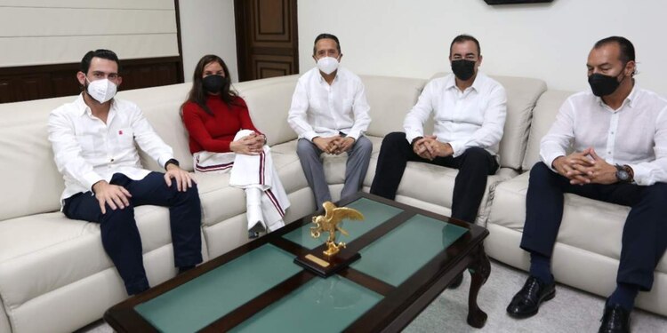 El gobernador Carlos Joaquín llevó a cabo ajustes en el gabinete del estado designando a José Alberto Alonso Ovando como titular de la Agepro.