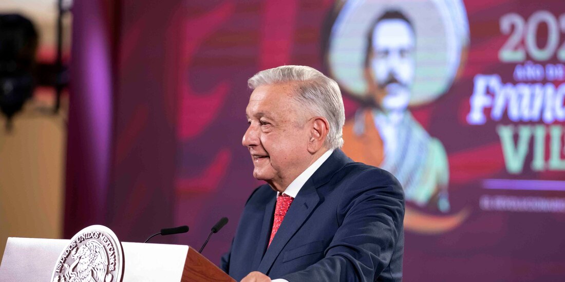 El Presidente en conferencia de prensa.