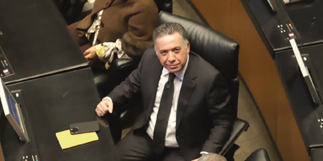 Entregan 19 mil firmas en el Senado para exigir la destitución del Enrique Inzunza