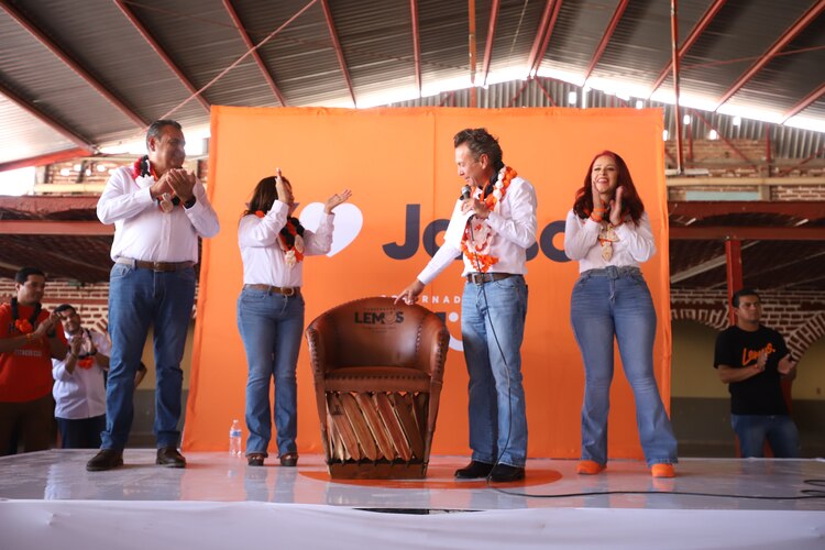 Pablo Lemus visitó Zacoalco de Torres, la cuna de los equipales