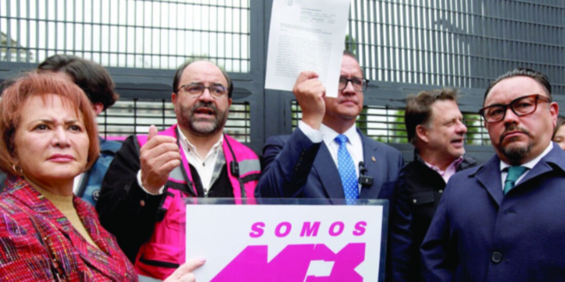 La organización Somos Mx, encabezada por Emilio Álvarez Icaza, acudió al INE para exigir la anulación de las elecciones del Poder Judicial, ayer.