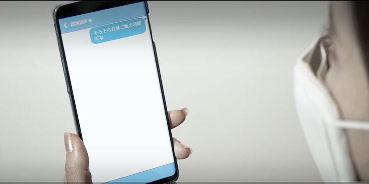Cubrebocas transcribe lo que dices y lo puede traducir a ocho idiomas