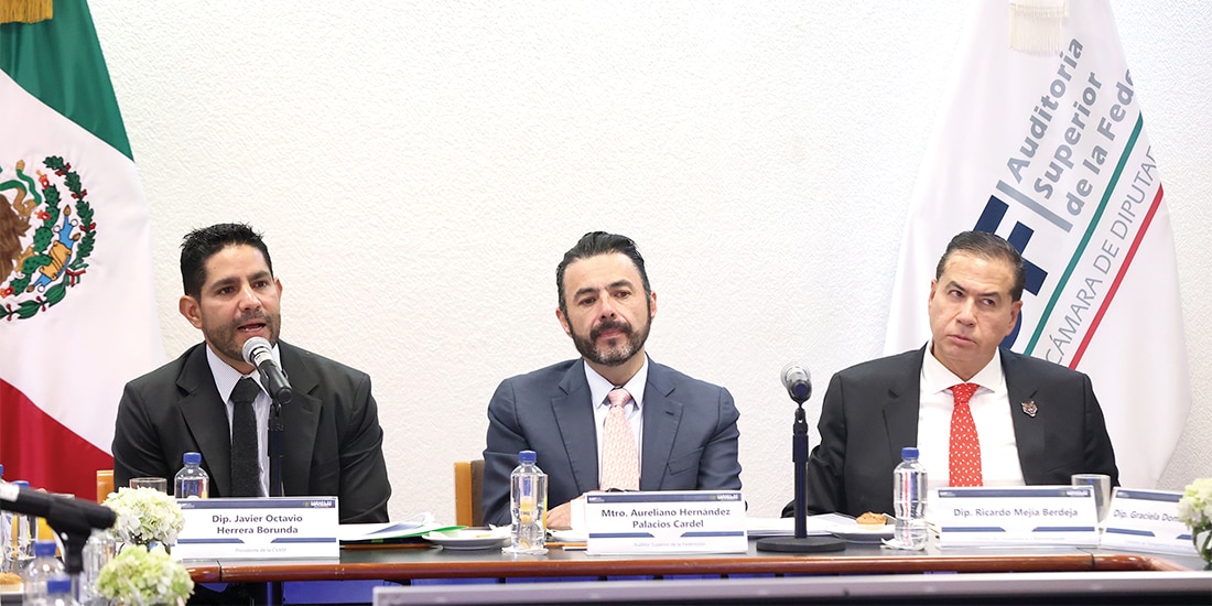 AURELIANO HERNÁNDEZ (c.), ante comisiones en la Cámara baja, ayer.