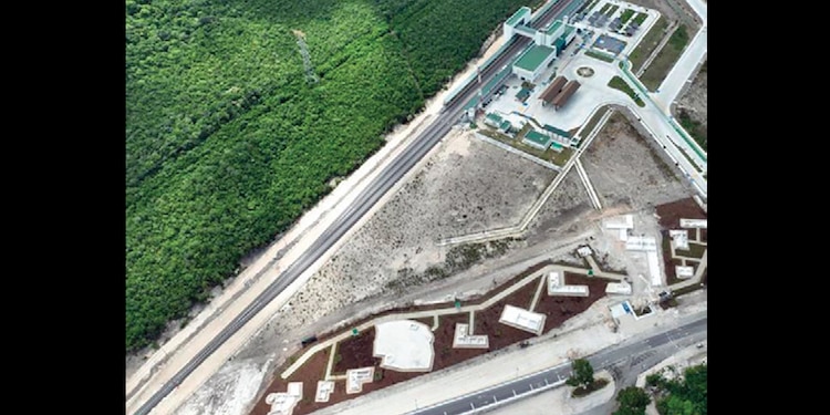 EN EL PARQUE de la memoria K’awiil, aledaño a la estación Xpujil, en Campeche, se reedificaron estructuras provenientes de Los Monjes, Tigres y CFE.