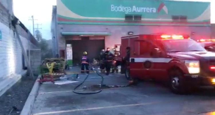 Criminales trataron de incendiar una Bodega Aurrerá en Celaya.