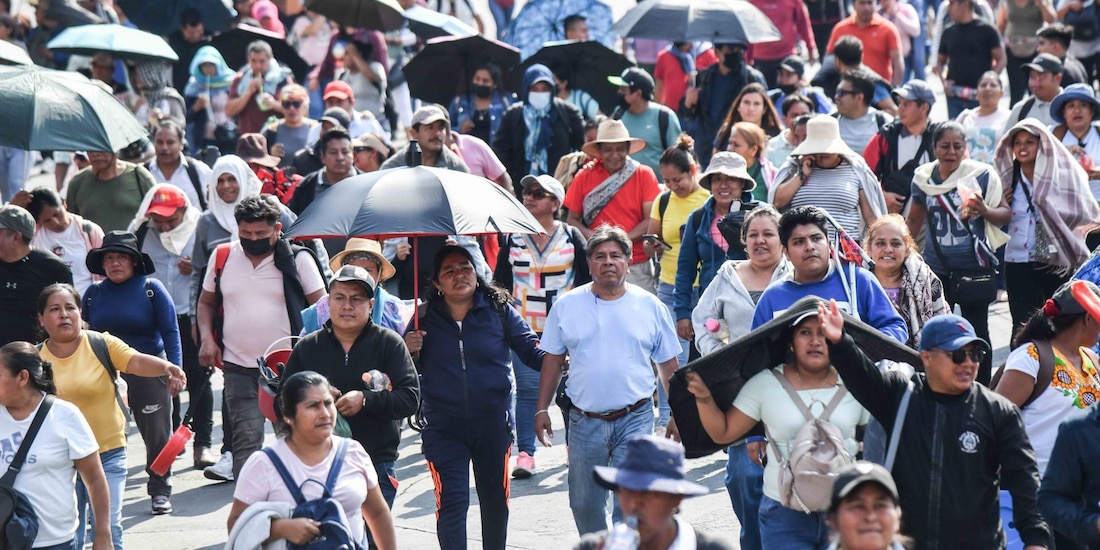 Maestros de la Coordinadora Nacional de Trabajadores de la Educación (CNTE) durante bloqueo